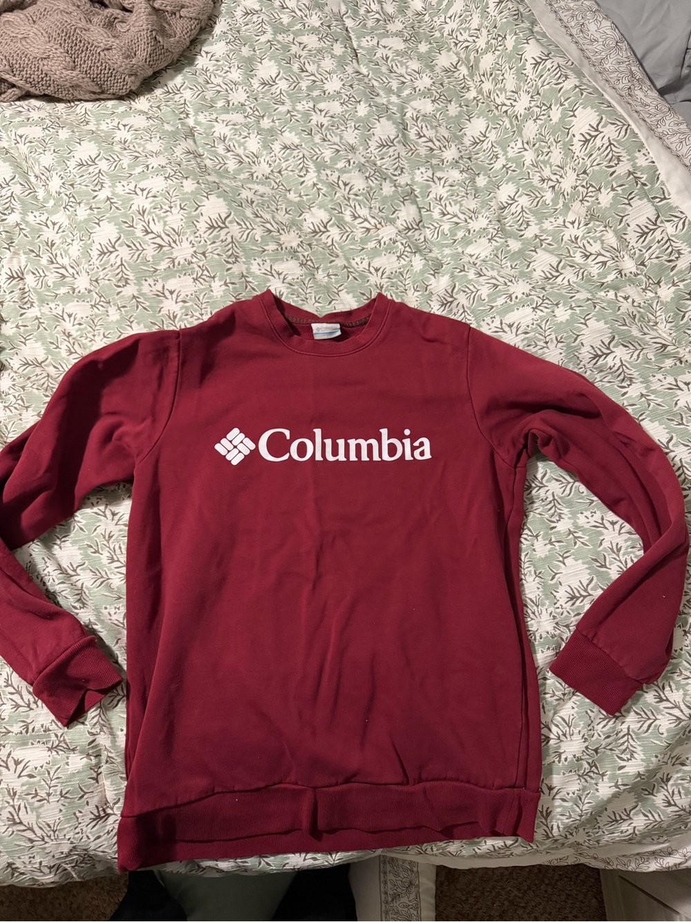 Columbia Men’s Crewneck Sweatshirt in Deep Wine with White Logo